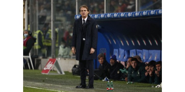 Trener Roberto Mancini sparket rett etter Italia-nederlaget